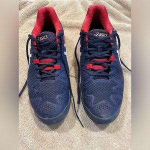 ASICS navy and red men’s tennis shoe